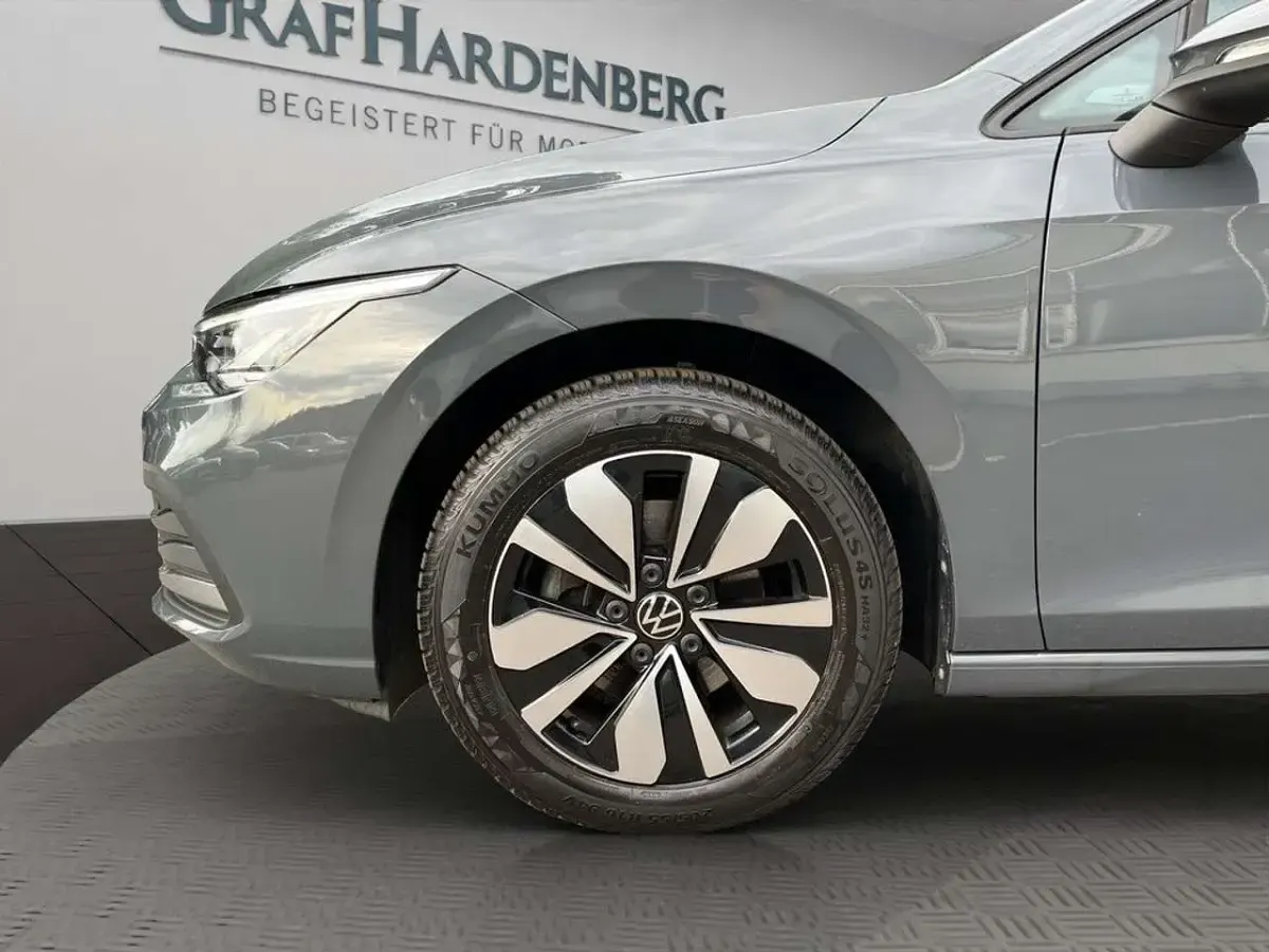 Gebraucht VW Golf VIII Move 150 PS (110 kW) 2024 Grau Limousine