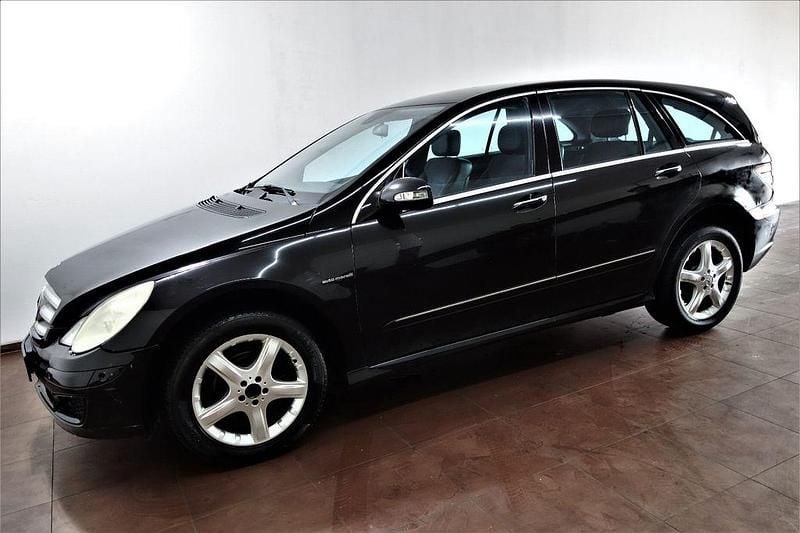 Obsidianschwarz metalliclack Gebraucht 2006 Mercedes R320 Sport Van / Kleinbus | 2.500 € (Fairer Preis) - Bild 1/4