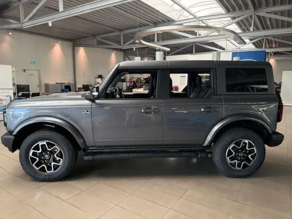 Neu Ford Bronco Outer Banks 2026 Schwarz SUV