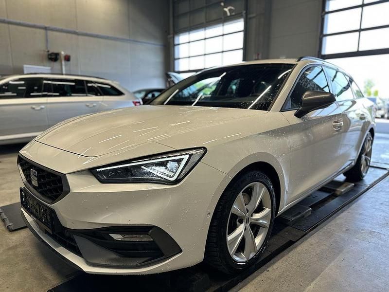 Candy weiss Gebraucht 2025 Seat Leon ST FR Kombi | 27.500 € (Guter Preis) - Bild 1/4