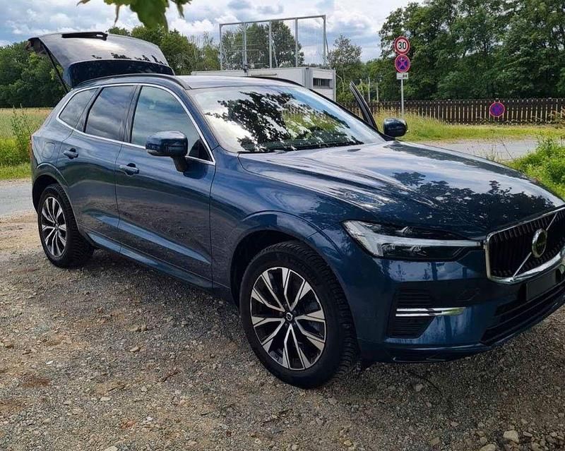 Gebraucht Volvo XC60 Core 197 PS (144 kW) 2022 Blau SUV