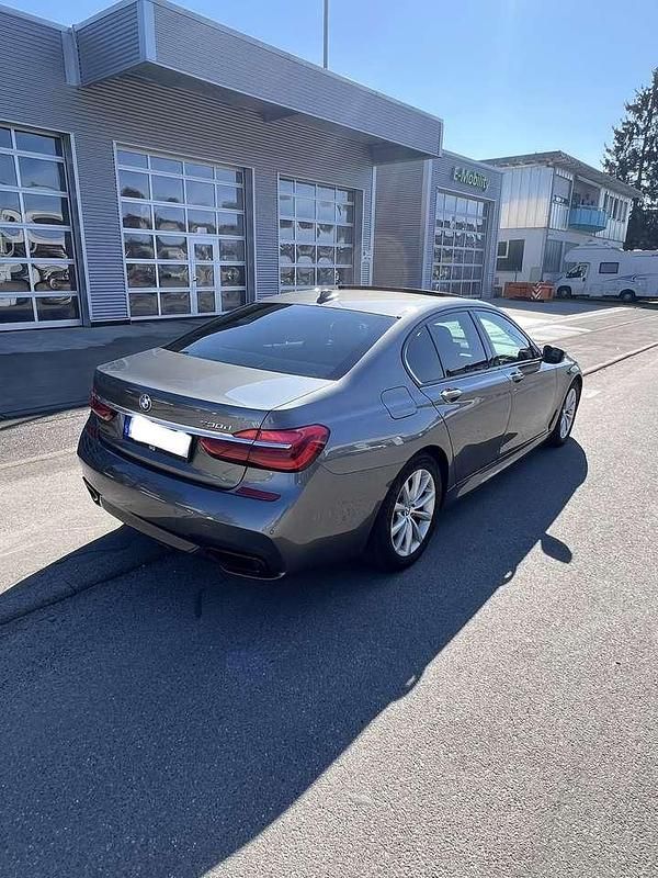 Gebraucht BMW 730 265 PS (194 kW) 2017 Grau Limousine