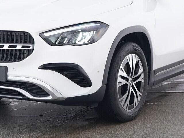 Gebraucht Mercedes GLA180 Advanced 136 PS (100 kW) 2024 Unilack polarweiß SUV