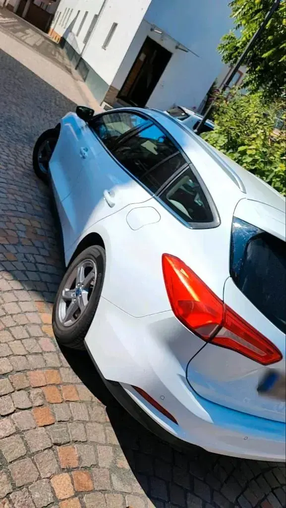 Gebraucht Ford Focus 95 PS (69 kW) 2019 Weiß Kombi