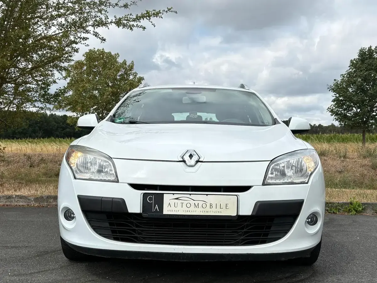 Gebraucht Renault Mégane III 110 PS (80 kW) 2012 Weiß Kombi