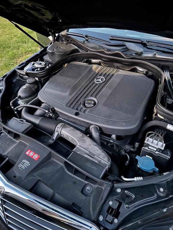 Second-hand Mercedes E250 150 CP (110 kW) 2011 Albastru Break