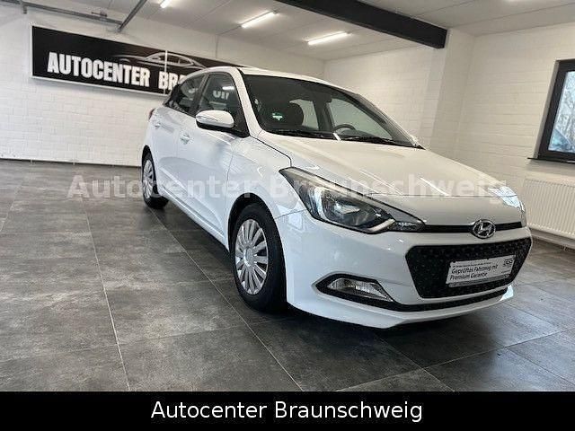Weiß Gebraucht 2017 Hyundai i20 GO! Limousine | 7.990 € (Guter Preis) - Bild 1/4