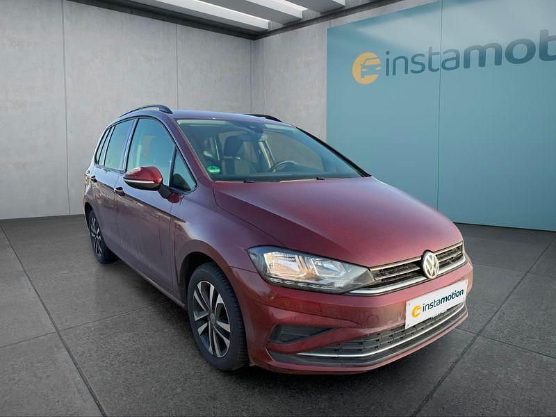 Rot Gebraucht 2020 VW Golf VIII Kleinwagen | 18.299 € (Fairer Preis) - Bild 1/4