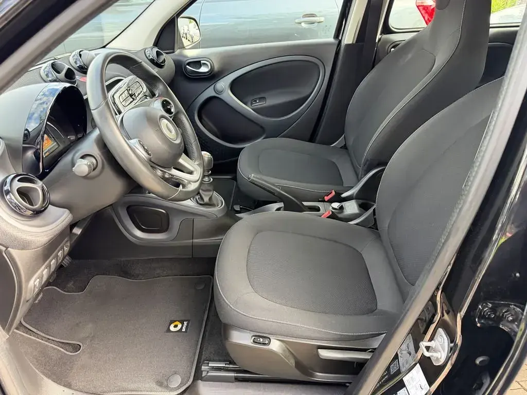 Gebraucht Smart ForFour 90 PS (66 kW) 2019 Schwarz Kleinwagen