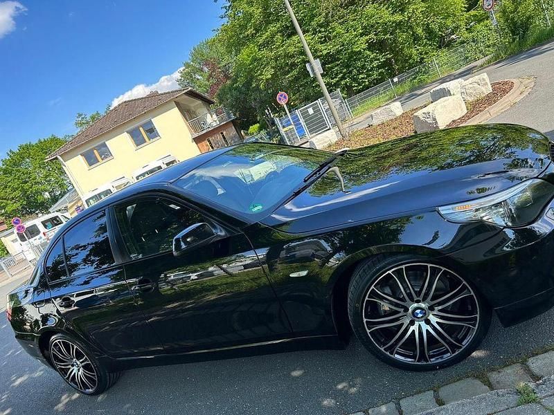 Schwarz Gebraucht 2009 BMW 520 Limousine | 7.950 € (Teuer) - Bild 1/4
