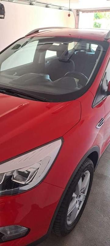 Gebraucht Ford Kuga 150 PS (110 kW) 2017 Rot SUV