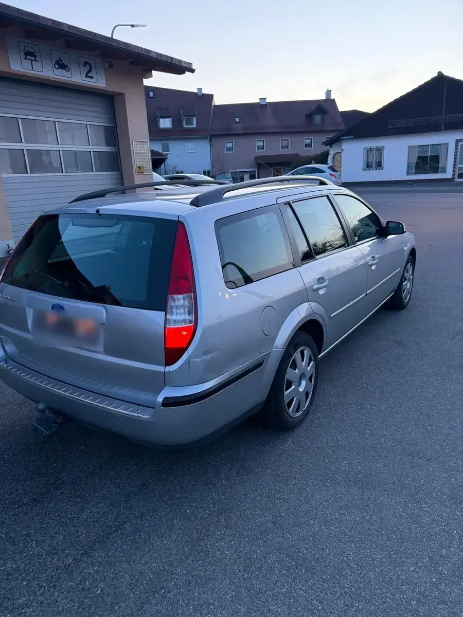 Gebraucht Ford Mondeo 120 PS (88 kW) 2006 Silber Kombi