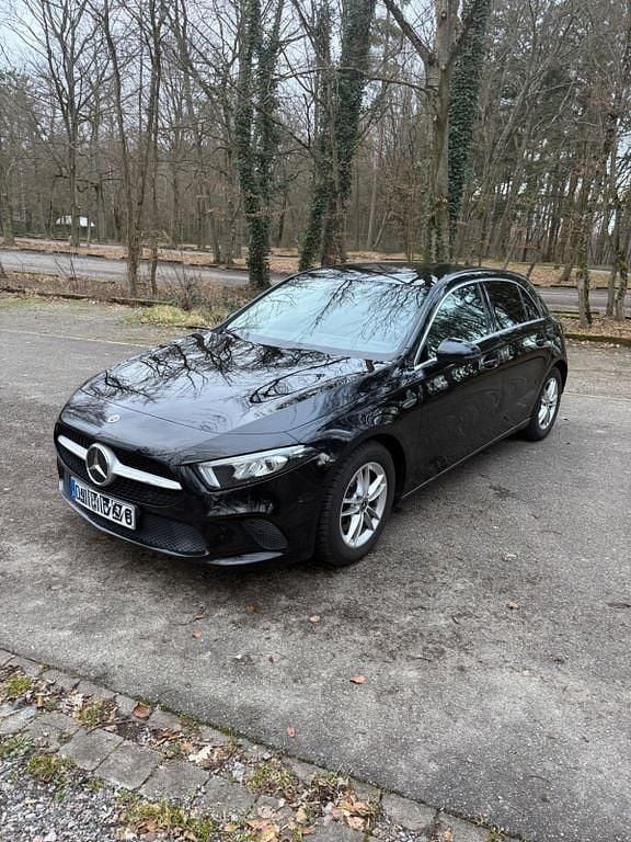 Gebraucht Mercedes A180 Progressive 116 PS (85 kW) 2021 Schwarz Limousine