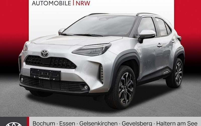 Silbern Neu 2025 Toyota Yaris Hybrid Limousine | 30.689 € (Teuer) - Bild 1/4