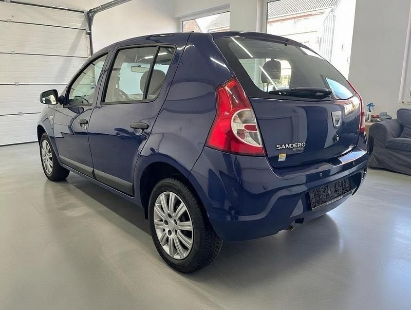 Gebraucht Dacia Sandero 75 PS (55 kW) 2009 Blau Kleinwagen