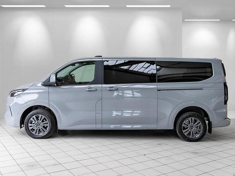 Neu Ford Tourneo Titanium 150 PS (110 kW) 2025 Grau Van / Kleinbus