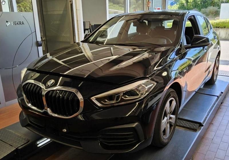 Schwarz Gebraucht 2021 BMW 118 Advantage Kleinwagen | 20.100 € (Guter Preis) - Bild 1/4