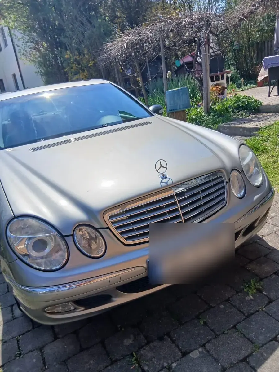 Brugt Mercedes E270 2002 Guld Sedan