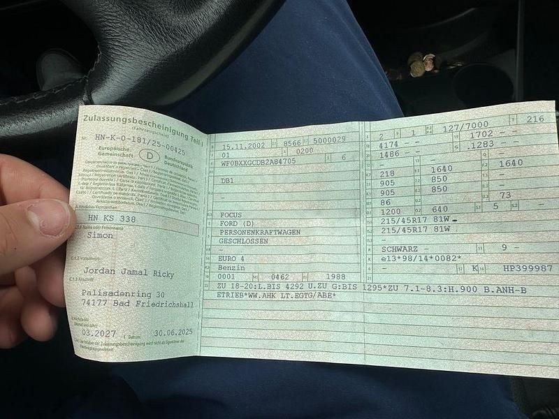 Schwarz Gebraucht 2002 Ford Focus ST Limousine | 5.000 € (Teuer) - Bild 1/4