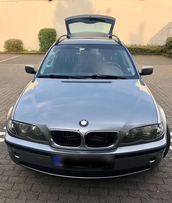 Silber Gebraucht 2004 BMW 320 Comfort Edition Kombi | 3.400 € (Etwas zu teuer) - Bild 1/4