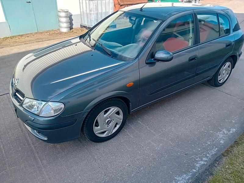 Gebraucht Nissan Almera 90 PS (66 kW) 2002 Grau Kleinwagen