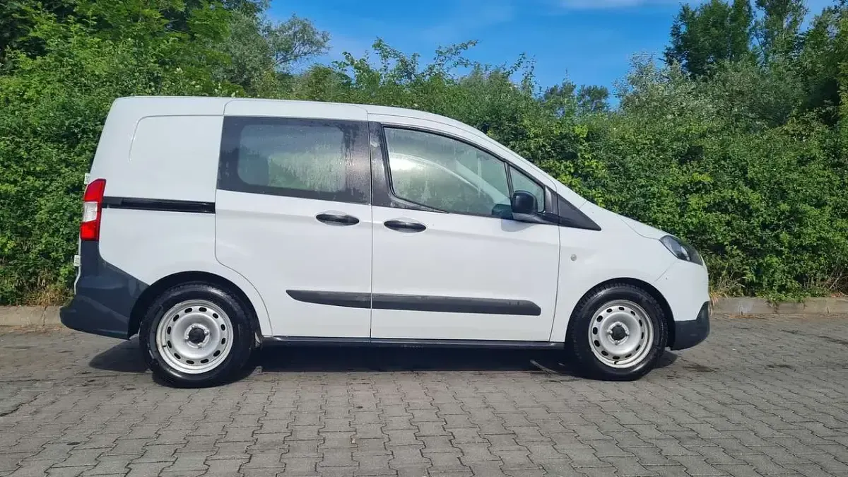 Gebraucht Ford Transit 75 PS (55 kW) 2022 Weiß Kombi