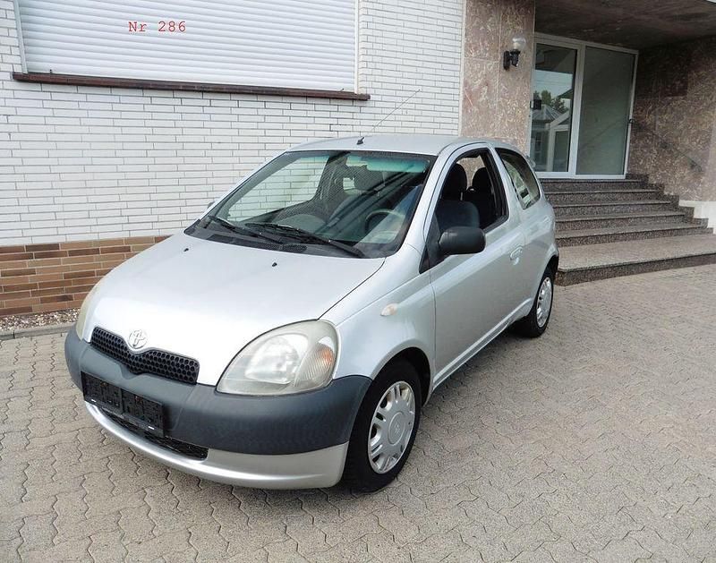 Silber Gebraucht 2002 Toyota Yaris Kleinwagen | 900 € (Guter Preis) - Bild 1/4