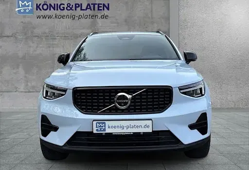 Neu Volvo XC40 Plus 197 PS (144 kW) 2026 Blau SUV