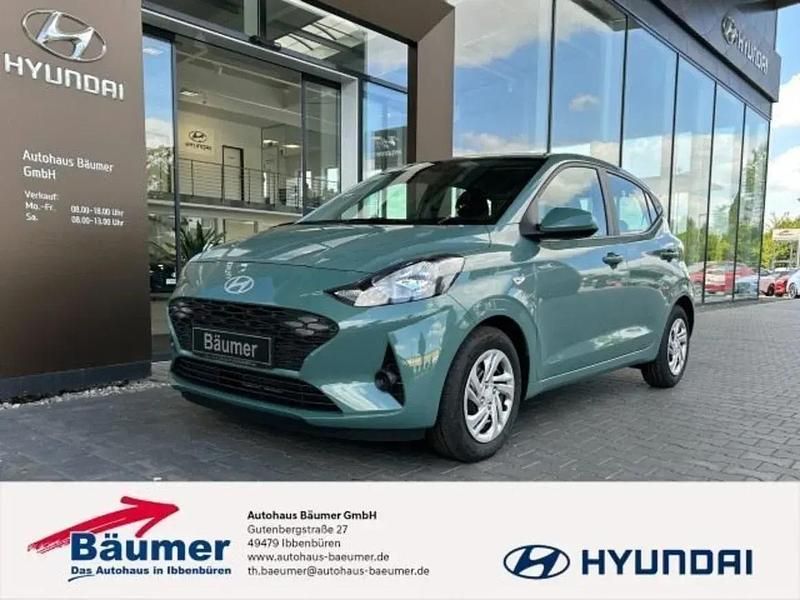 Neu Hyundai i10 Select 62 PS (45 kW) 2025 Mangrove green / mic Kleinwagen