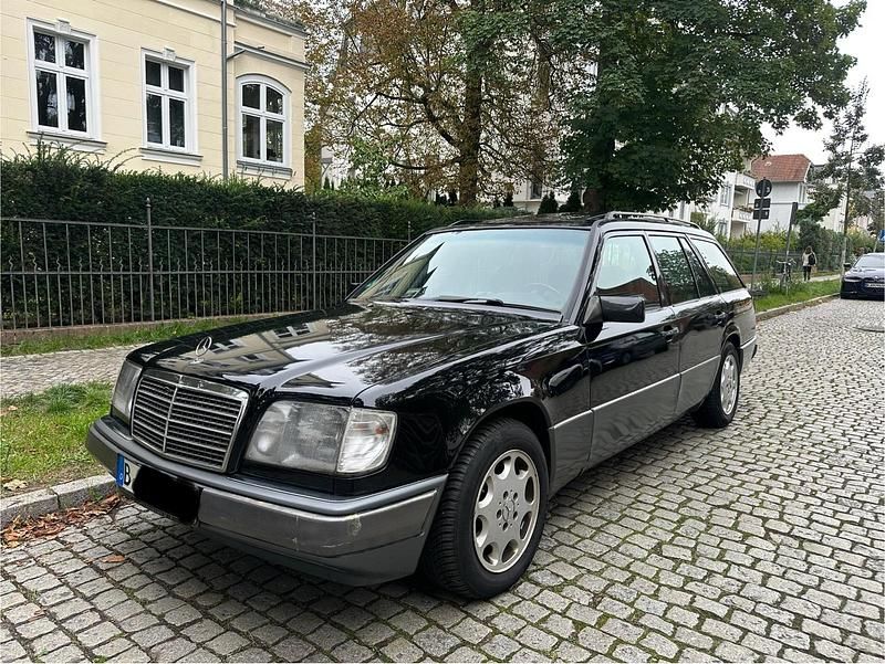 Schwarz Gebraucht 1994 Mercedes E280 Kombi | 5.900 € - Bild 1/4