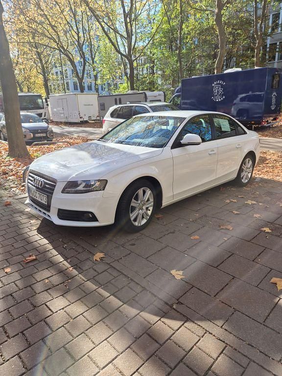 Weiß Gebraucht 2009 Audi A4 Ambiente Limousine | 6.400 € (Guter Preis) - Bild 1/4