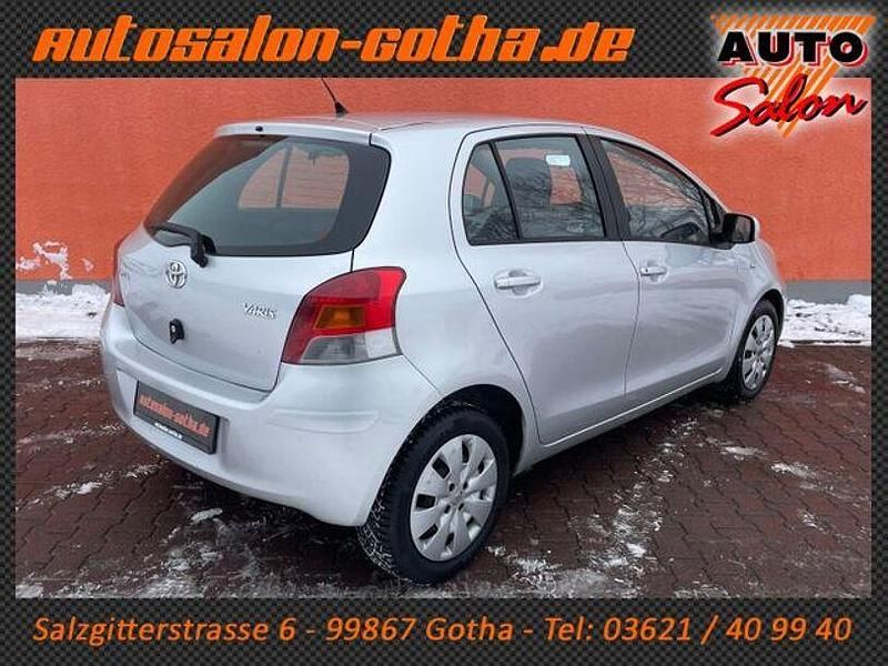 Gebraucht Toyota Yaris Sol 101 PS (74 kW) 2009 Silber Kleinwagen