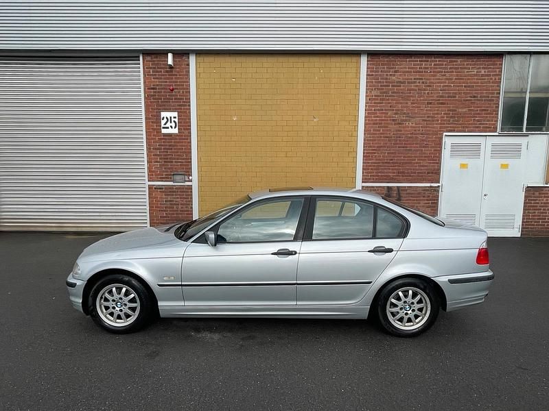 Gebraucht BMW 320 136 PS (100 kW) 2001 Silber Limousine