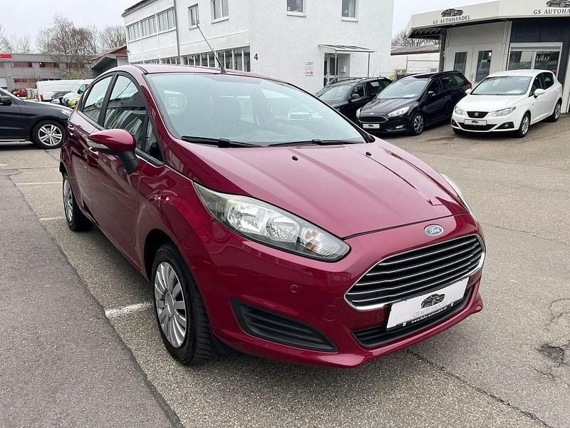Gebraucht Ford Fiesta 101 PS (74 kW) 2014 Rot Kleinwagen