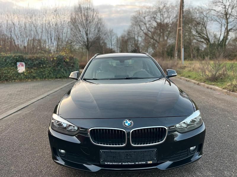 Schwarz Gebraucht 2014 BMW 320 Limousine | 9.950 € (Superpreis) - Bild 1/4