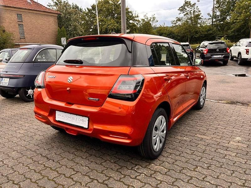 Neu Suzuki Swift Club 83 PS (61 kW) 2026 Orange Kleinwagen