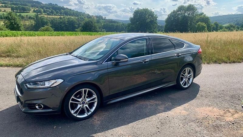 Gebraucht Ford Mondeo Titanium 211 PS (155 kW) 2016 Grau Limousine