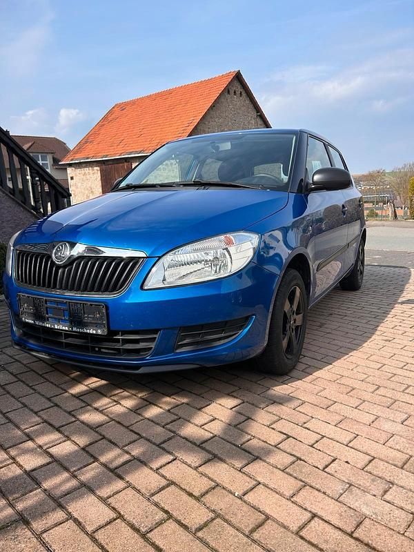 Gebraucht Skoda Fabia 60 PS (44 kW) 2014 Blau Limousine