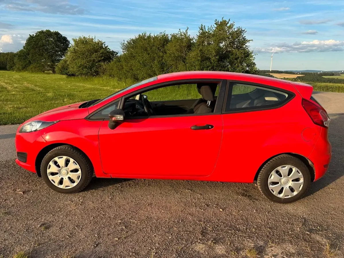 Gebraucht Ford Fiesta Trend 60 PS (44 kW) 2015 Rot Kleinwagen