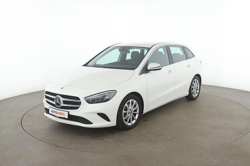 Weiß Gebraucht 2022 Mercedes B200 Progressive Van / Kleinbus | 25.990 € (Fairer Preis) - Bild 1/3