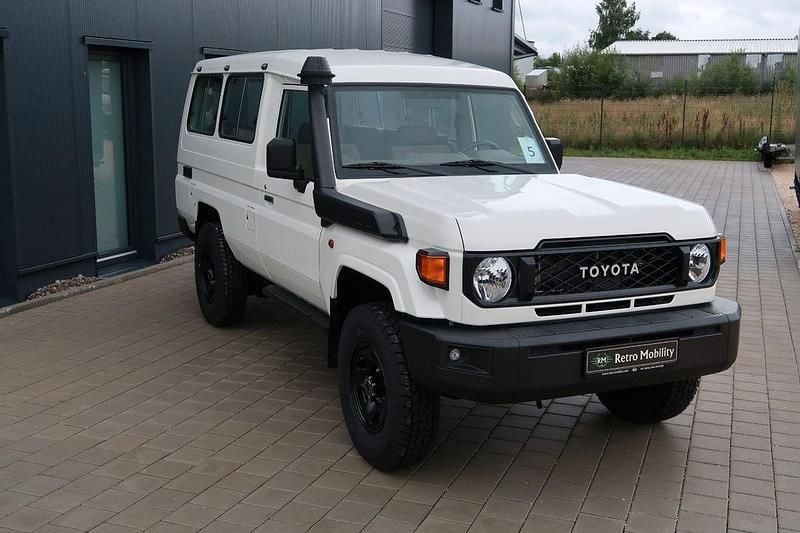 Neu Toyota Land Cruiser 228 PS (167 kW) 2026 Weiß SUV