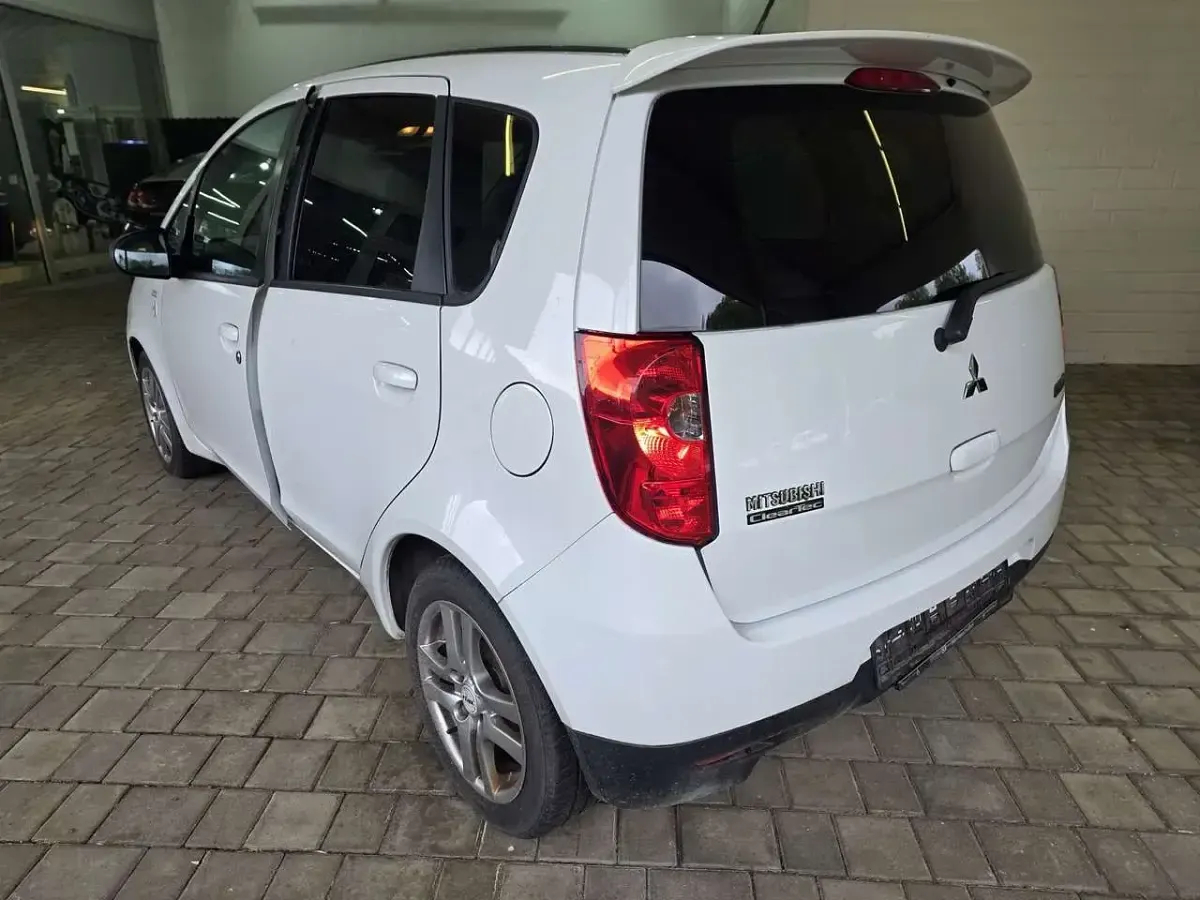 Gebraucht Mitsubishi Colt Inform 95 PS (69 kW) 2009 Silber Kleinwagen