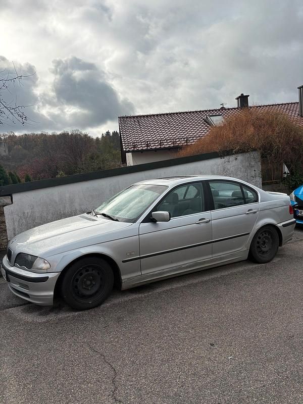 Silber Gebraucht 1999 BMW 320 Limousine | 1.100 € (Superpreis) - Bild 1/4