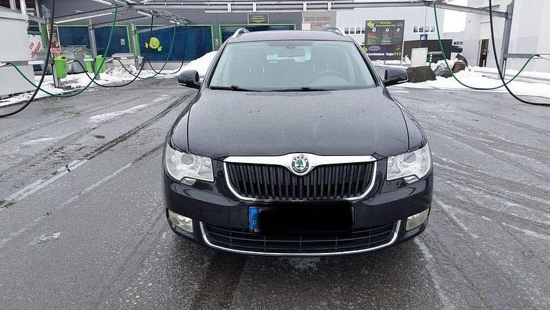 Gebraucht Skoda Superb Elegance 170 PS (125 kW) 2012 Schwarz Kombi