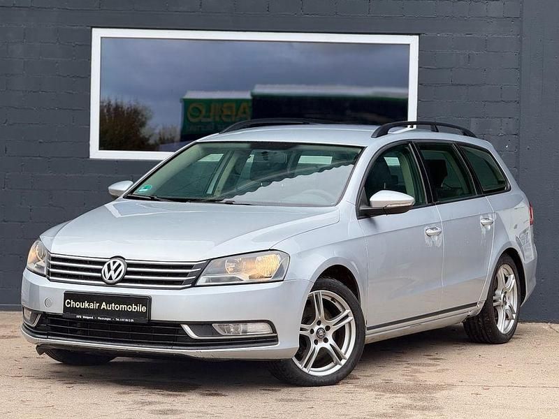 Silber Gebraucht 2011 VW Passat Trendline Kombi | 2.999 € (Guter Preis) - Bild 1/4