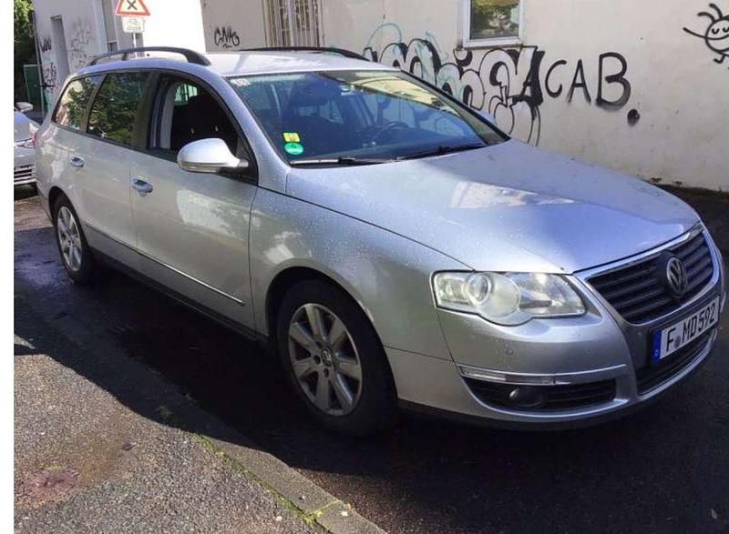Silber Gebraucht 2010 VW Passat Sportline Kombi | 3.950 € (Fairer Preis) - Bild 1/3