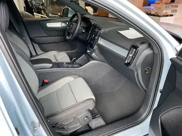 Gebraucht Volvo XC40 Core 129 PS (94 kW) 2024 Cloud blue SUV