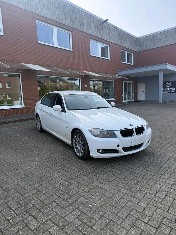 Gebraucht BMW 316 143 PS (105 kW) 2011 Weiß Limousine