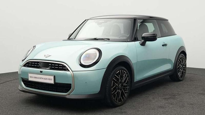 Grün Gebraucht 2024 Mini Cooper Favoured Kleinwagen | 30.301 € (Etwas zu teuer) - Bild 1/4