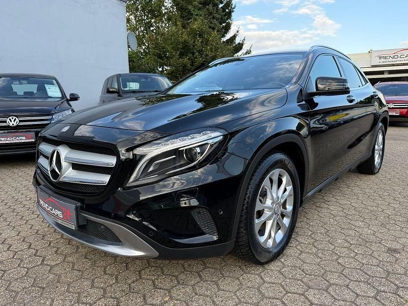 Schwarz Gebraucht 2016 Mercedes GLA180 Urban SUV | 14.400 € (Fairer Preis) - Bild 1/4